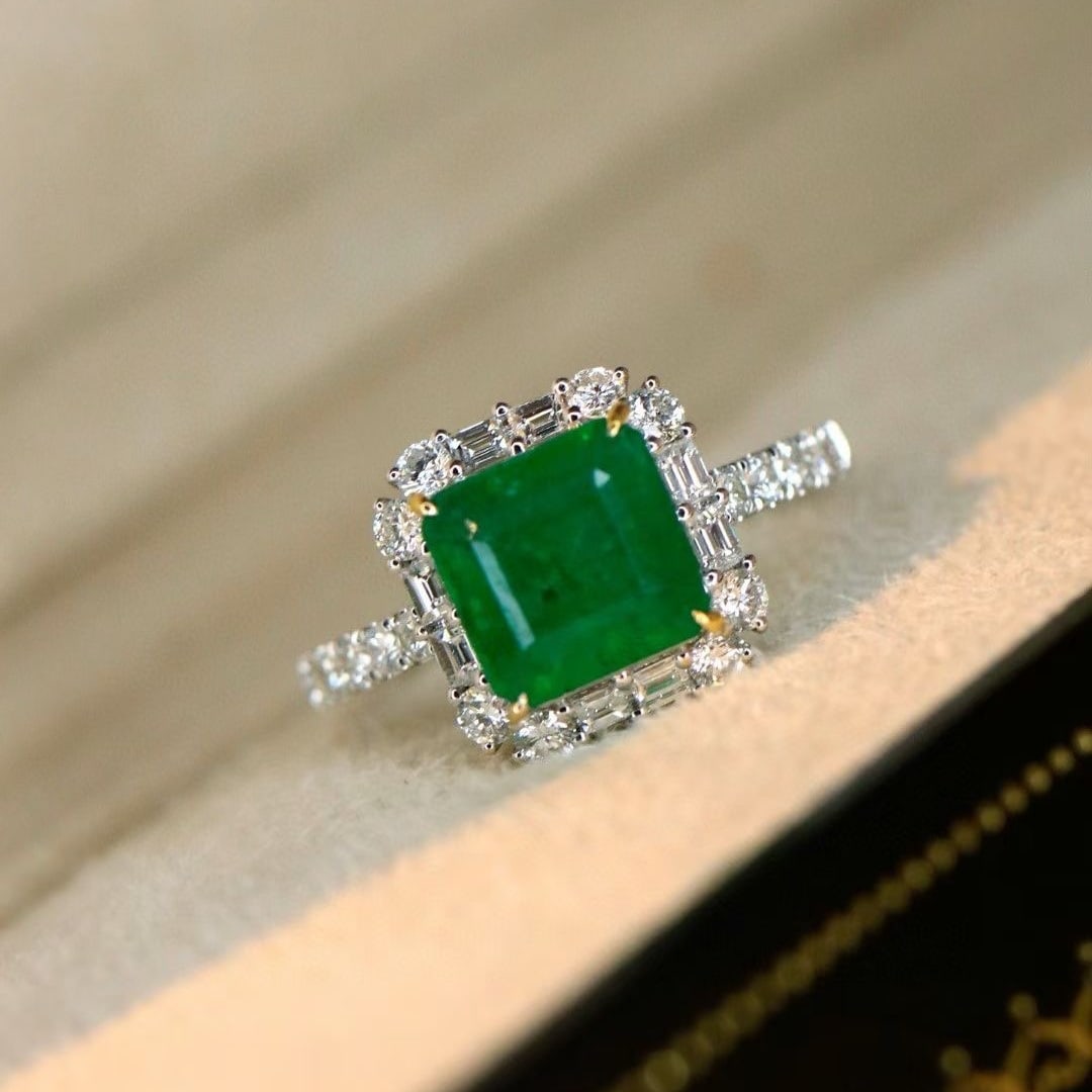 14k Gold 3.11 Ctw Vivid Green Natural Emerald & Diamond Ring - 2