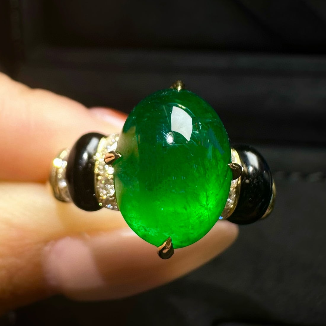 14k Gold 4.88 Ctw Vivid Green Natural Emerald & Diamond Ring - 2