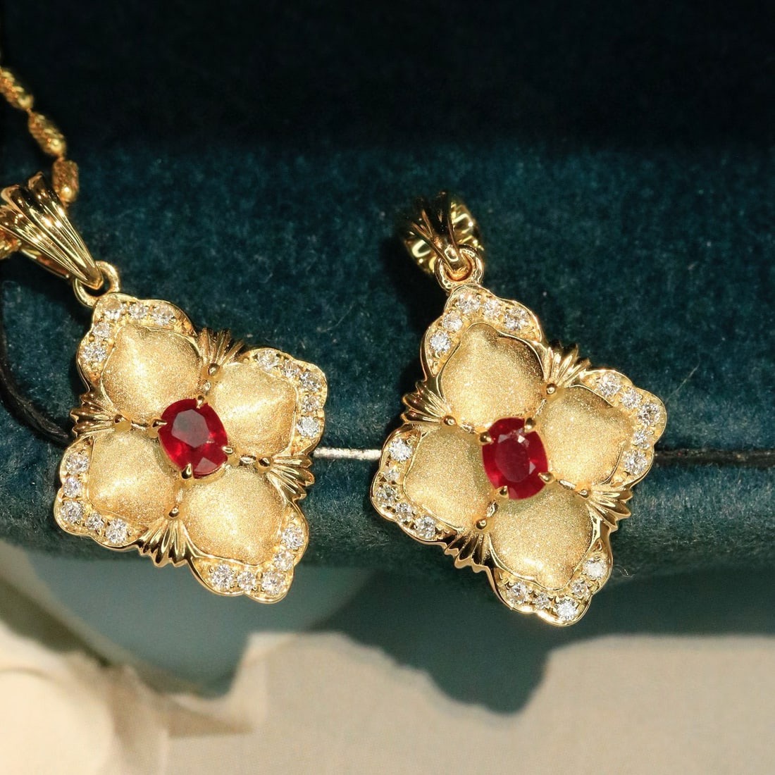 14k Gold 0.29 Ctw Vivid Red Natural Ruby & Diamond Pendant( Without Chain ): Ref:230954164 // gold content:14k gold // main gemstone:ruby // shape:oval // carat weight:0. 2ct // color:vivid red // treatment:natural // // adjacent gemstone 2 : diamond // shape:round // carat we