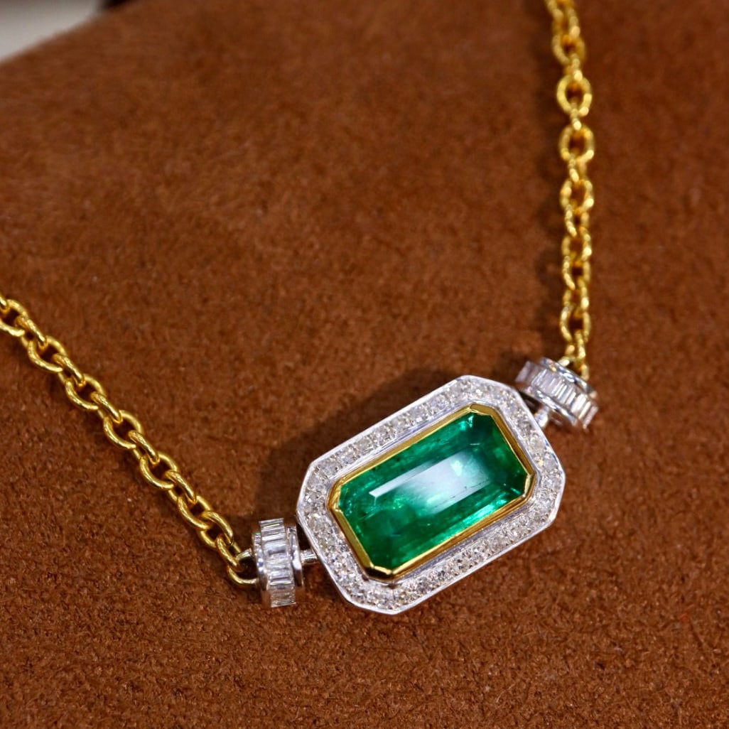 14k Gold 1.40 Ctw Natural Emerald & Diamond Necklace: Ref:230954166 // gold content:14k gold // main gemstone:emerald // shape:octagonal // carat weight:1. 22ct // color:green // treatment:natural // // adjacent gemstone 2 : diamond // shape:multiply