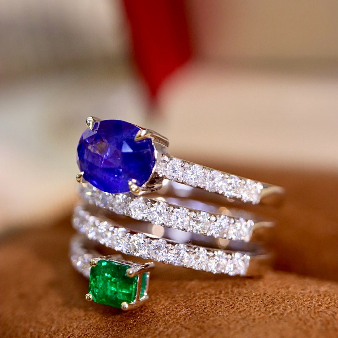 14k Gold 2.11 Ctw Natural Sapphire & Emerald Ring - 4