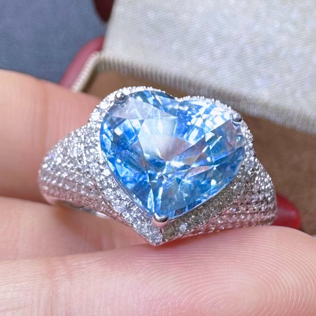 14k Gold 4.86 Ctw Natural Aquamarine & Diamond Ring: Ref:230954175 // gold content:14k gold // ring size:7. 25us // // main gemstone:aquamarine // shape:heart // carat weight:4. 11ct // color:santa maria color // treatment:natural // // adjacent