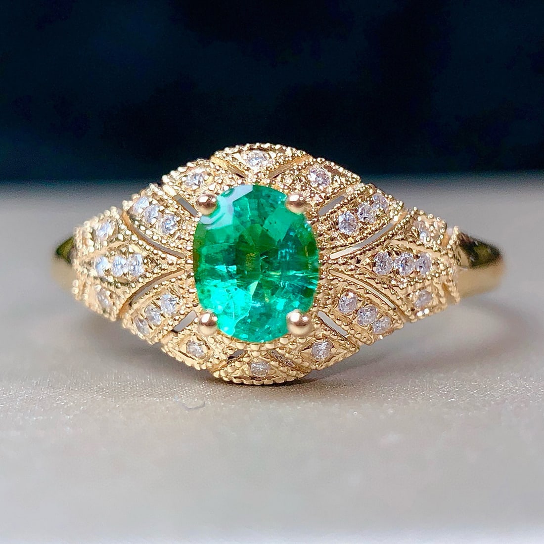 14k Gold 0.47 Ctw Natural Emerald & Diamond Ring: Ref:230954180 // gold content:14k gold // ring size:7. 25us // // main gemstone:emerald // shape:oval // carat weight:0. 39ct // color:green // treatment:natural // // adjacent gemstone 2 : diamond //