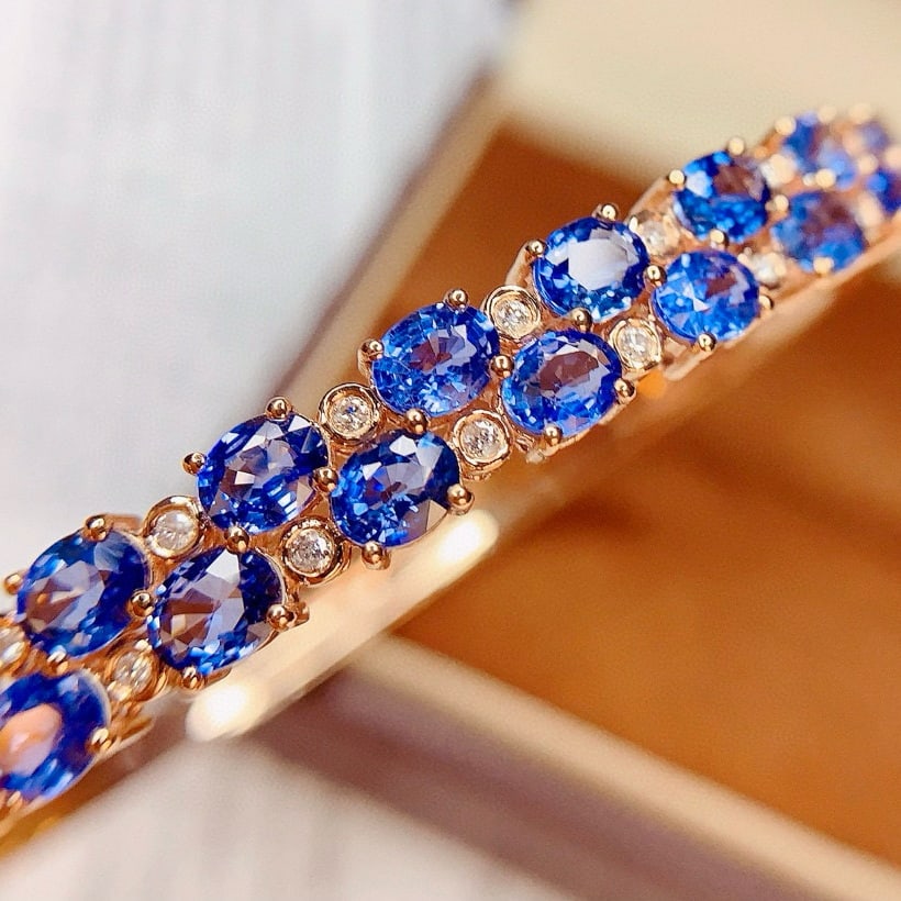 14k Gold 7.8 Ct Natural Sapphire & Diamond Bangle: Ref:230954200 // gold content:14k gold // main gemstone:sapphire // shape:oval // carat weight:7. 8ct // color:blue // treatment:natural // // adjacent gemstone 2 : diamond // number of stones:24