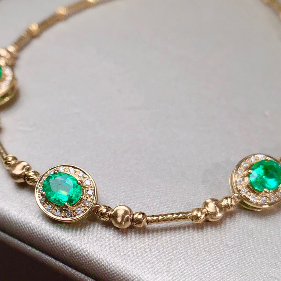 14k Gold 1.13 Ctw Natural Emerald & Diamond Bracelet - 3