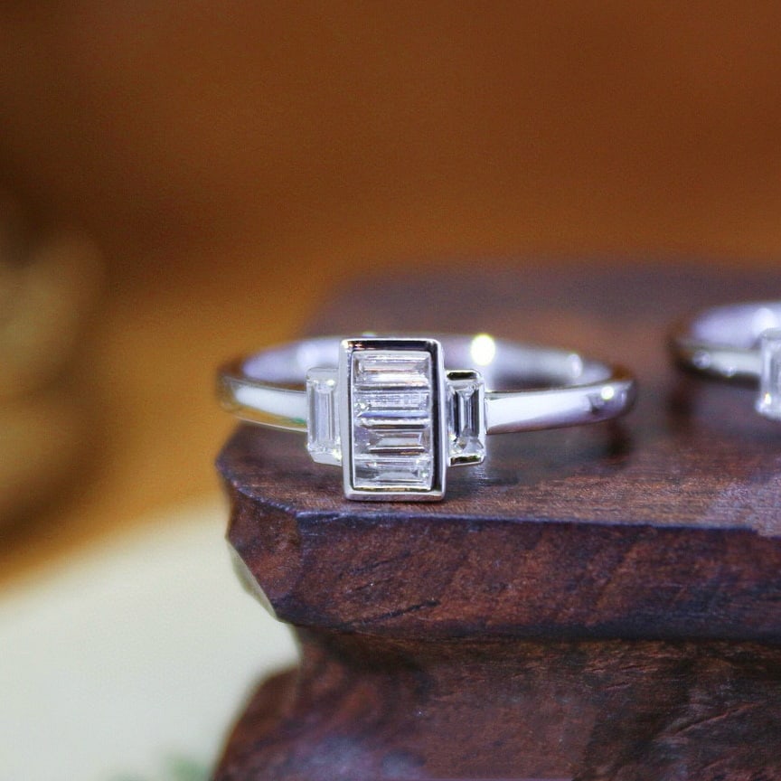 14k Gold 0.35 Ct Natural H Diamond Ring: Ref:230954214 // gold content:14k gold // ring size:7. 25us // // main gemstone:diamond // shape:baguette // carat weight:0. 35ct // clarity grade:vs-si // color:h // treatment:natural //