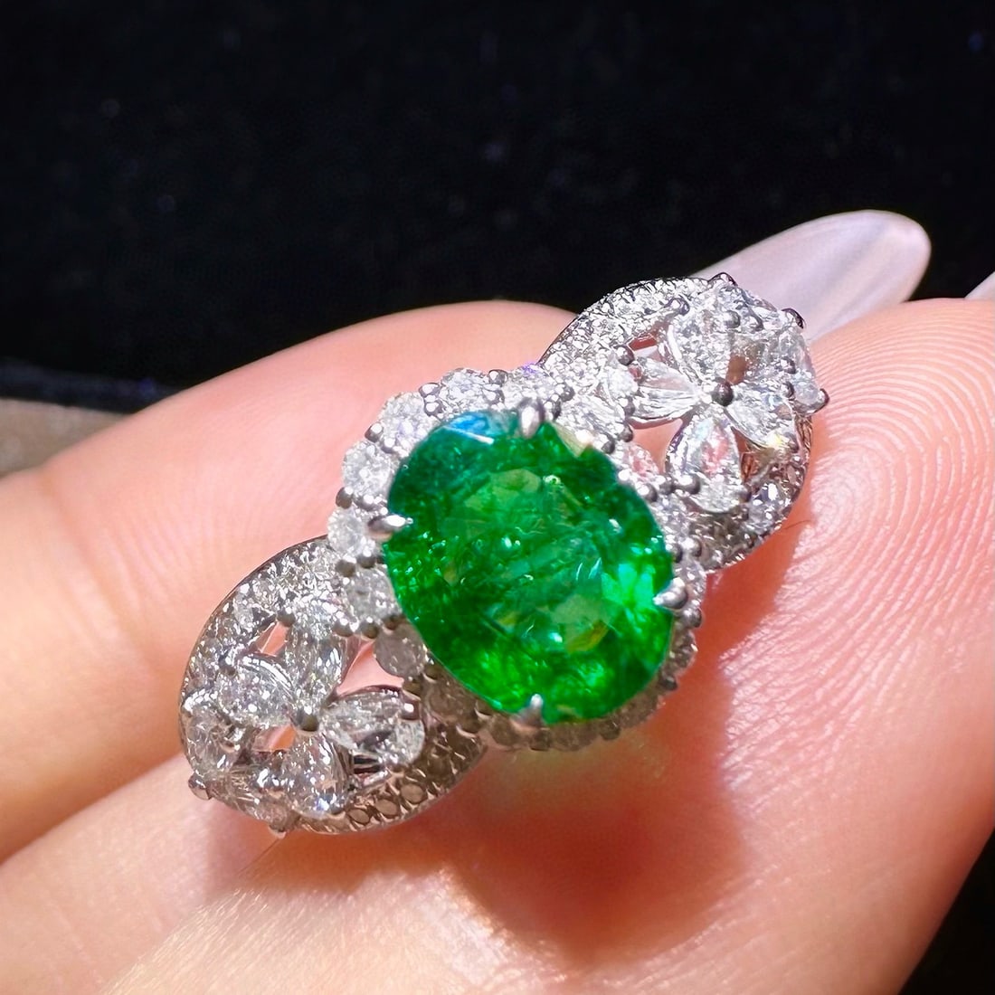 14k Gold 1.57 Ctw Vivid Green Natural Emerald & Diamond Ring: Ref:230954215 // gold content:14k gold // ring size:7. 25us // // main gemstone:emerald // shape:oval // carat weight:1ct // color:vivid green // treatment:natural // // adjacent gemstone 2 :