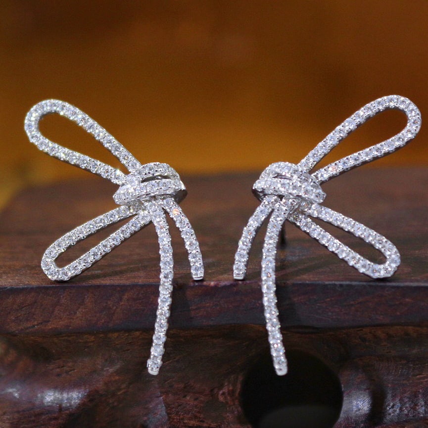 14k Gold 0.90 Ct Natural H Diamond Earrings: Ref:230954229 // gold content:14k gold // main gemstone:diamond // shape:round // carat weight:0. 90ct // clarity grade:vs-si // color:h // treatment:natural // cut grade:g // Condition: NewLow