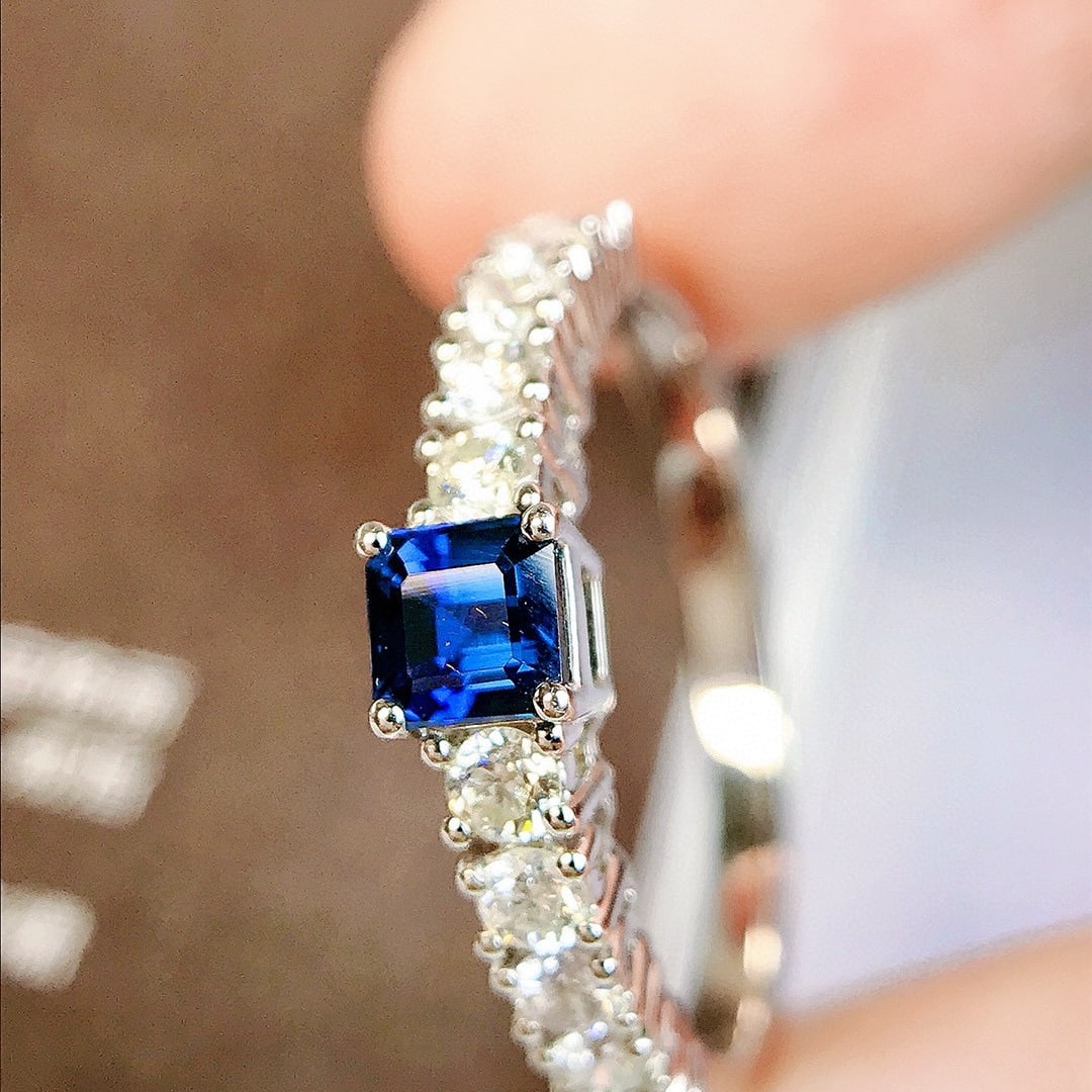 14k Gold 0.82 Ctw Vivid Blue Natural Sapphire & Diamond Ring - 3