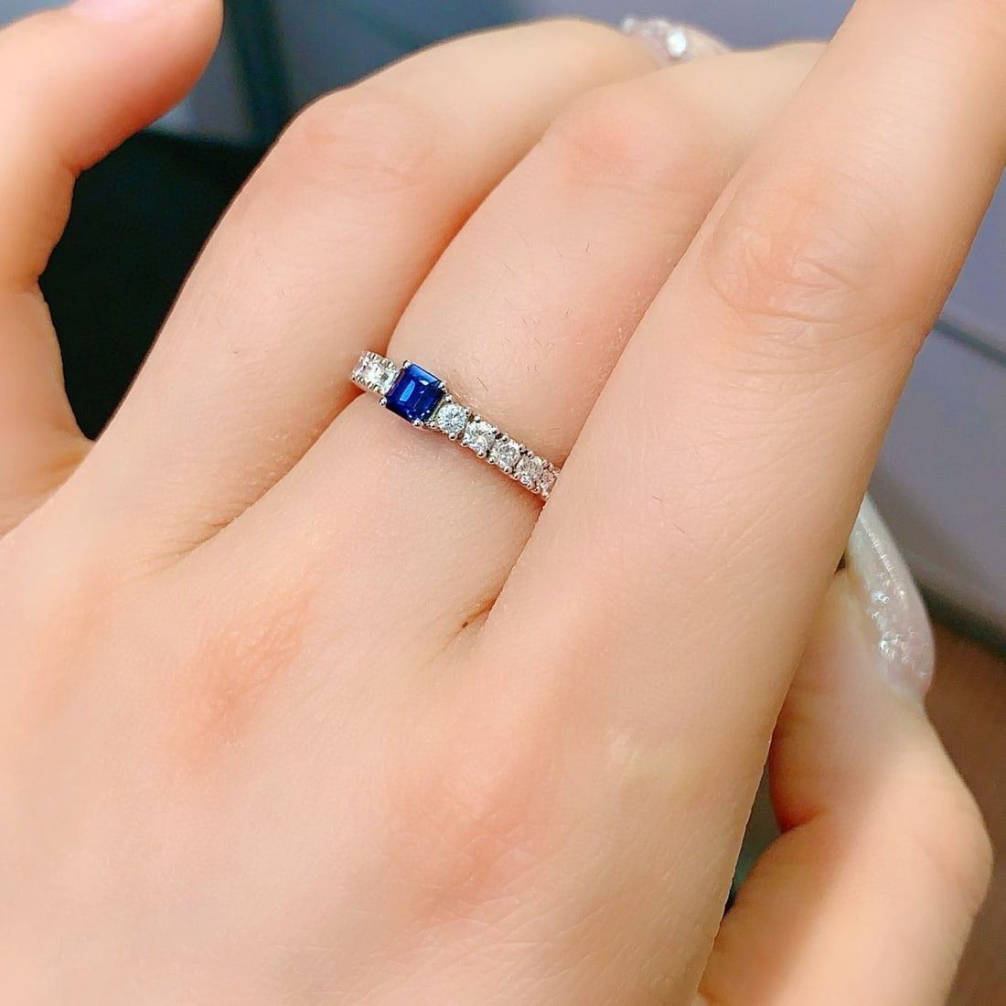 14k Gold 0.82 Ctw Vivid Blue Natural Sapphire & Diamond Ring - 4