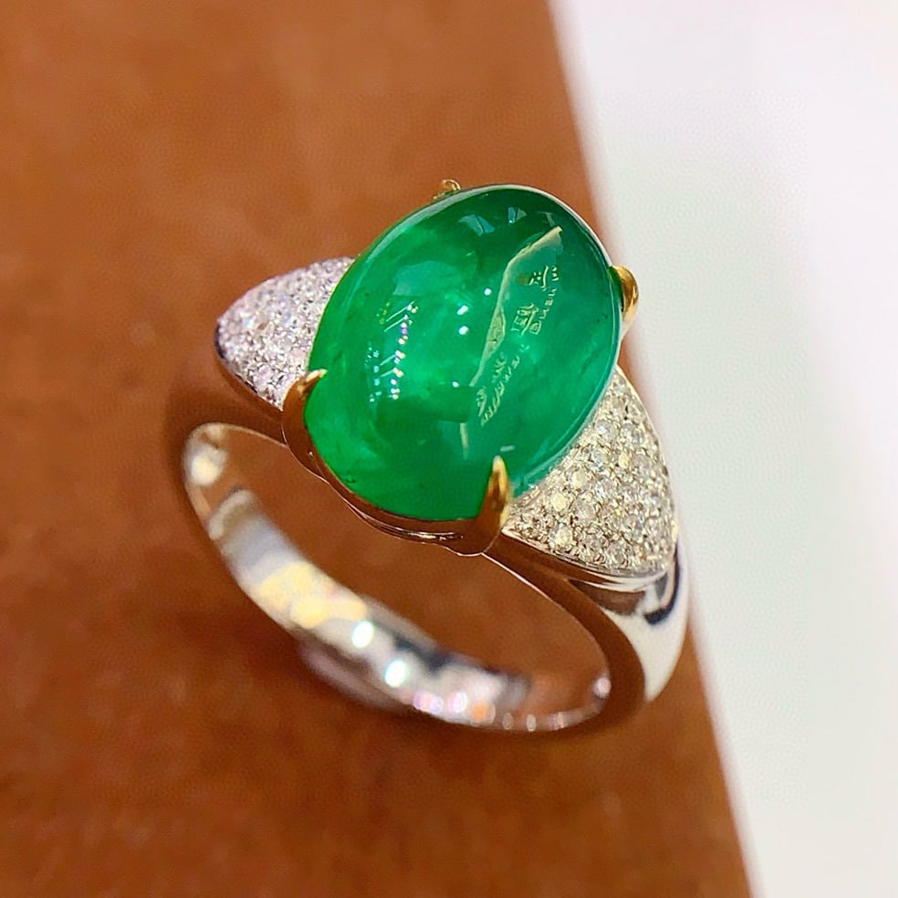 14k Gold 6.56 Ct Natural Emerald & Diamond Ring: Ref:230954240 // gold content:14k gold // ring size:7. 25us // // main gemstone:emerald // shape:oval // carat weight:6. 56ct // color:green // treatment:natural // // adjacent gemstone 2 : diamond //
