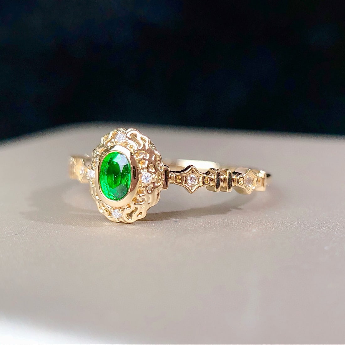 14k Gold 0.27 Ctw Vivid Green Natural Tsavorite & Diamond Ring - 2