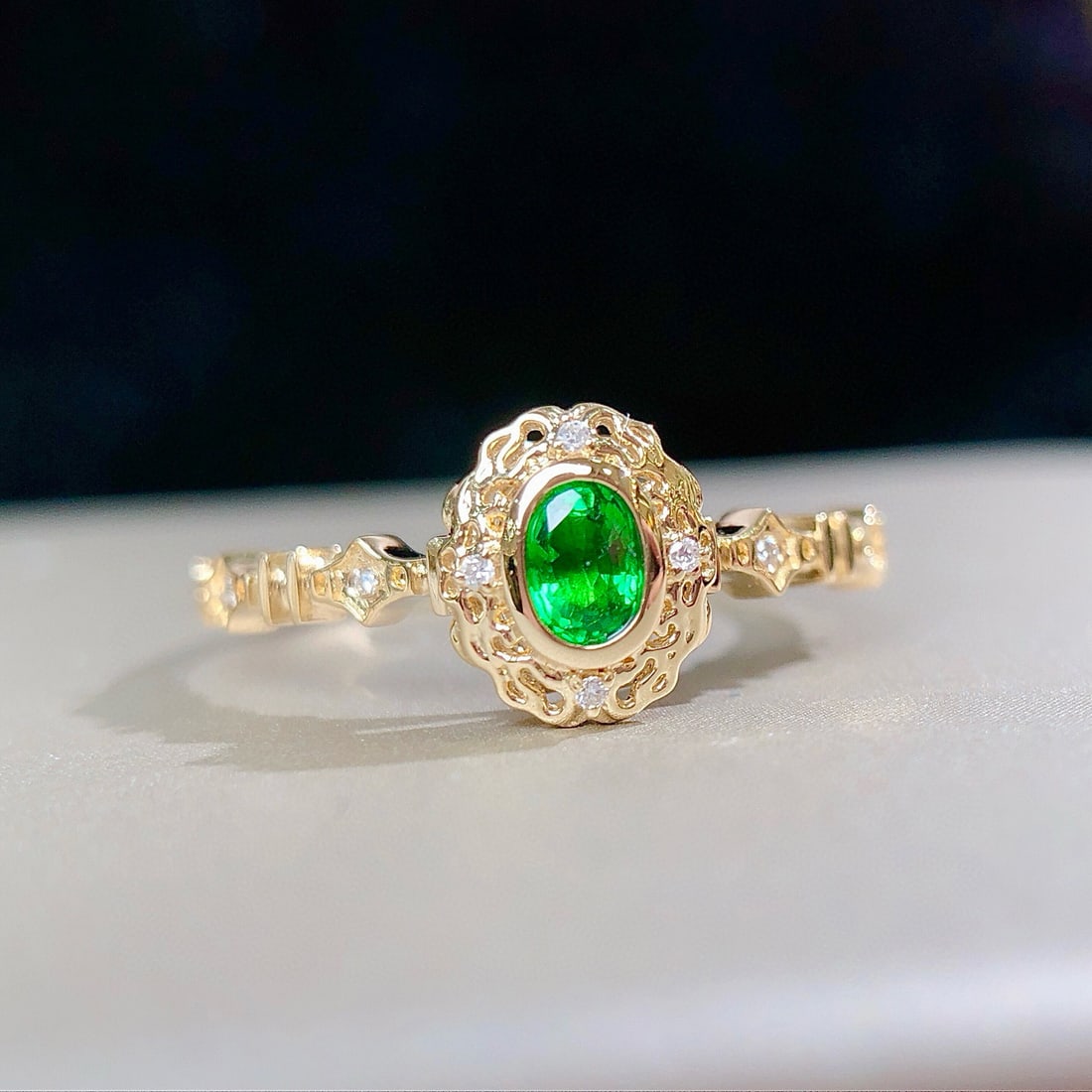 14k Gold 0.27 Ctw Vivid Green Natural Tsavorite & Diamond Ring - 3