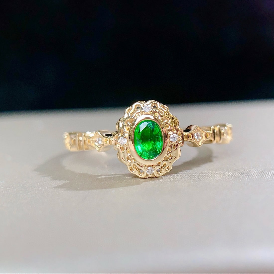 14k Gold 0.27 Ctw Vivid Green Natural Tsavorite & Diamond Ring - 6