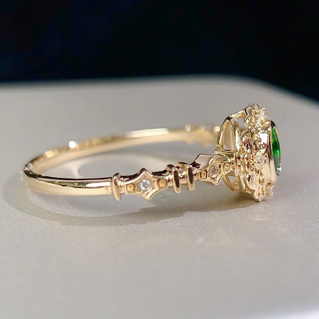 14k Gold 0.27 Ctw Vivid Green Natural Tsavorite & Diamond Ring - 7