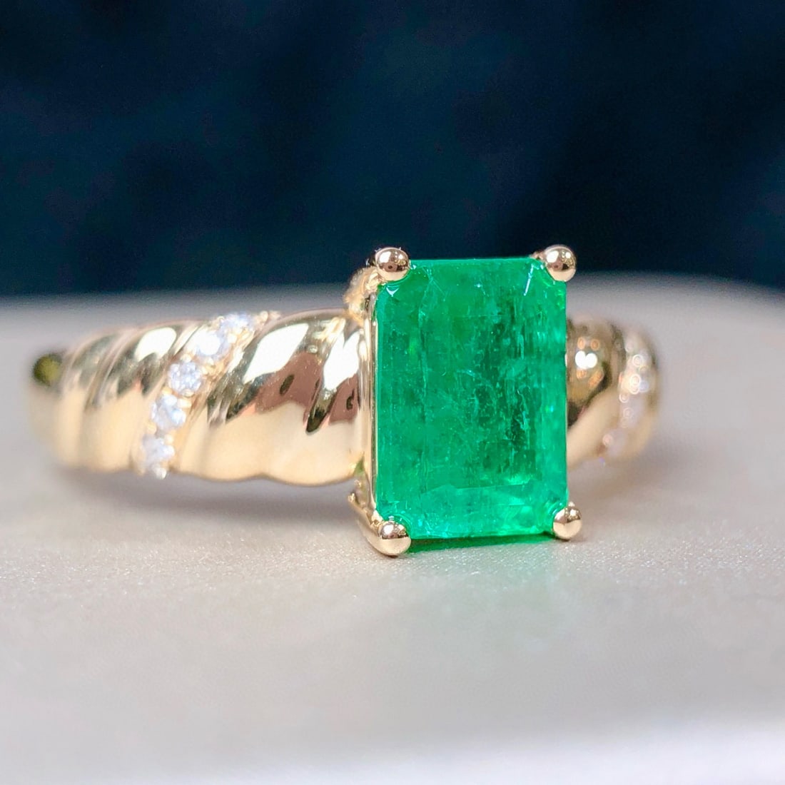 14k Gold 1.06 Ctw Natural Emerald & Diamond Ring - 2