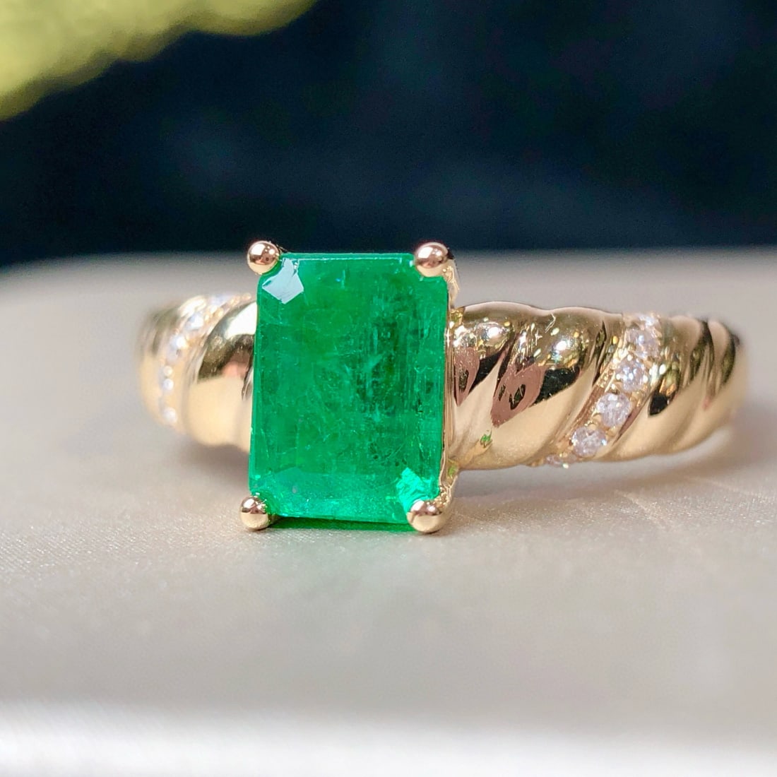 14k Gold 1.06 Ctw Natural Emerald & Diamond Ring - 3