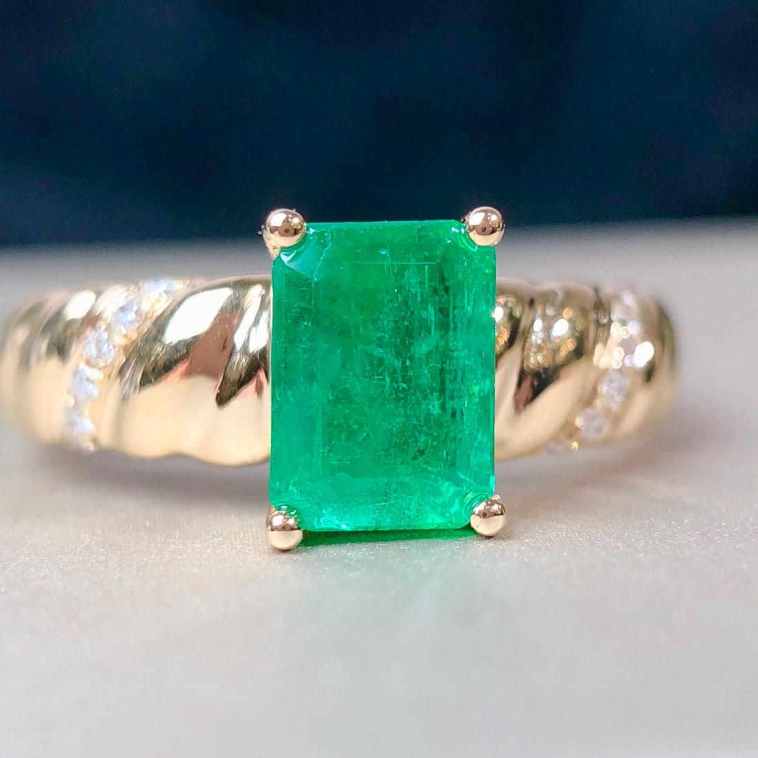 14k Gold 1.06 Ctw Natural Emerald & Diamond Ring - 4