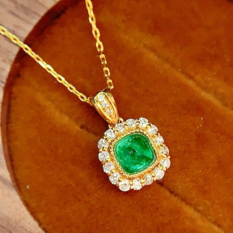 14k Gold 0.7 Ct Vivid Green Natural Emerald & Diamond Necklace: Ref:230954258 // gold content:14k gold // main gemstone:emerald // shape:suger-loaf // carat weight:0. 7ct // color:vivid green // treatment:natural // // adjacent gemstone 2 : diamond // number of st