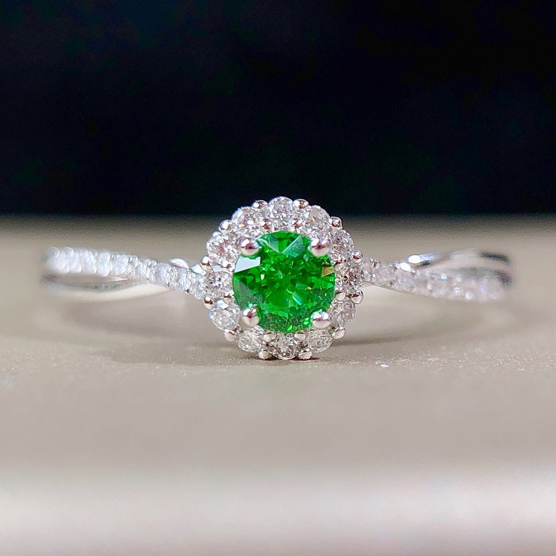 14k Gold 0.26 Ctw Vivid Green Natural Tsavorite & Diamond Ring - 6