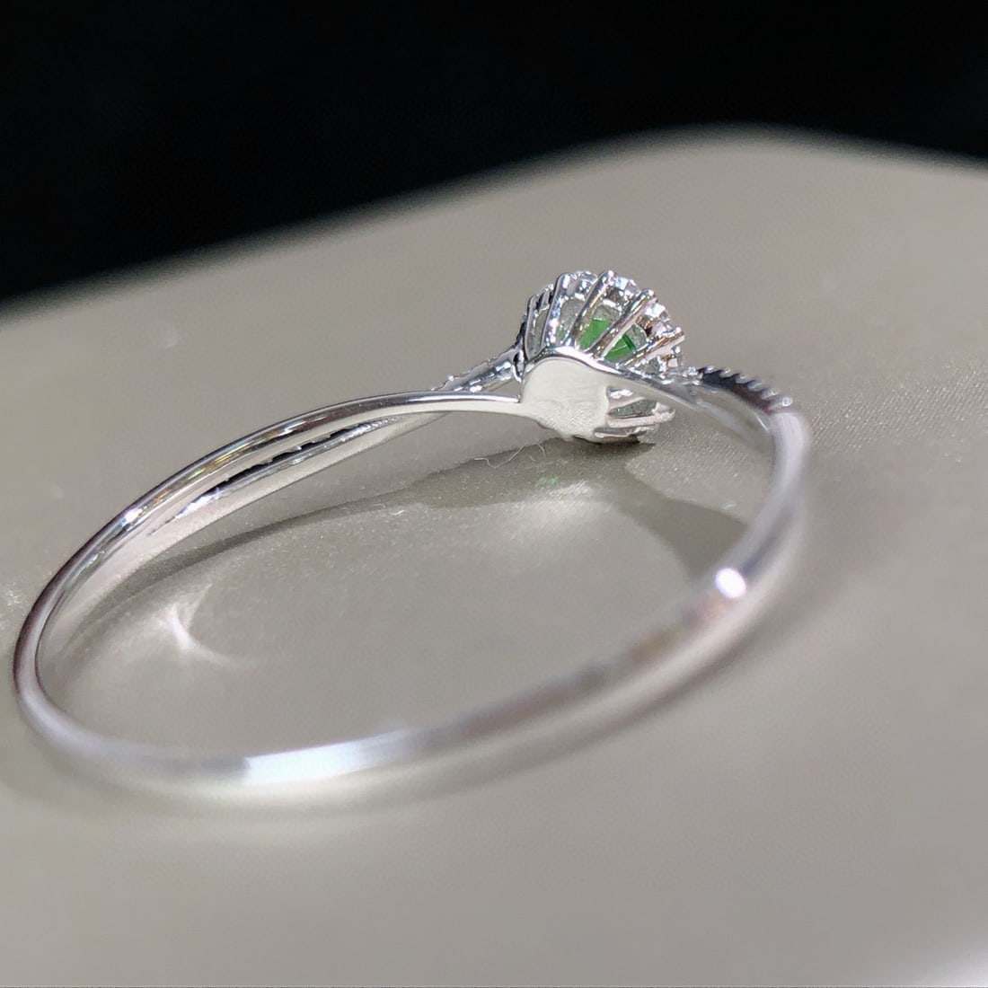 14k Gold 0.26 Ctw Vivid Green Natural Tsavorite & Diamond Ring - 7