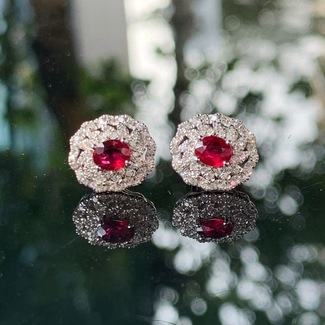 14k Gold 1.28 Ctw Natural Ruby & Diamond Earrings: Ref:230954272 // gold content:14k gold // main gemstone:ruby // shape:oval // carat weight:0. 75ct // color:pigeonblood red // treatment:natural // // adjacent gemstone 2 : diamond // shape:round