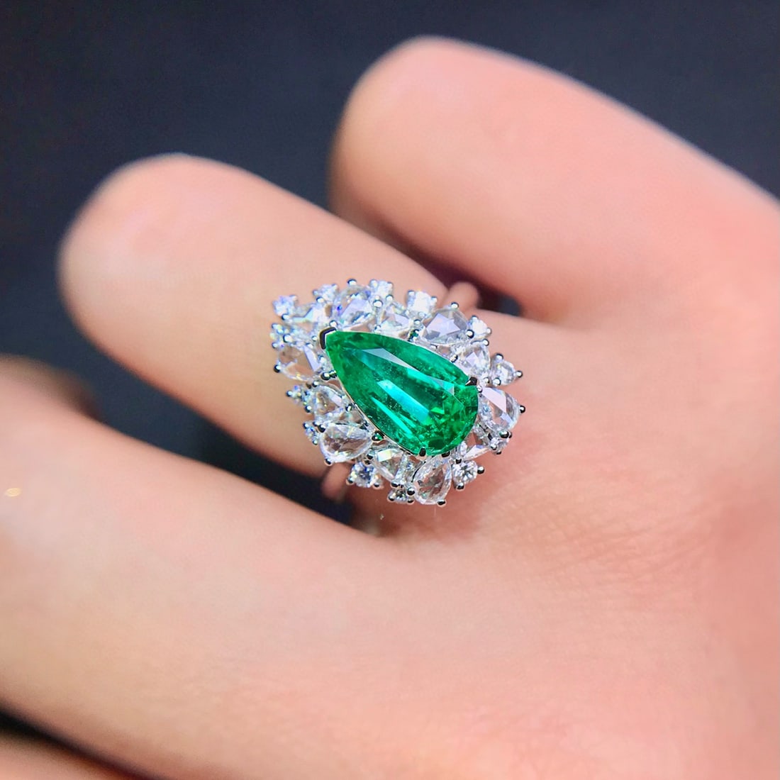 14k Gold 2.47 Ctw Vivid Green Natural Emerald & Diamond Ring - 4