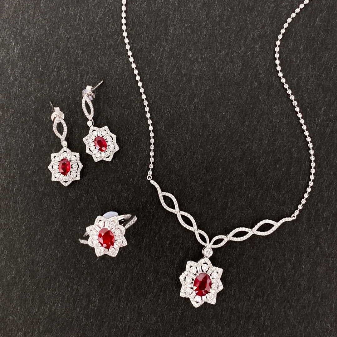 14k Gold 6.65 Ctw Natural Ruby & Diamond Jewelry Set: Ref:230954291 // gold content:14k gold // ring size:7. 25us // // earrings // main gemstone:ruby // shape:oval // carat weight:1. 08ct // color:pigeonblood red // treatment:natural // // adjacent