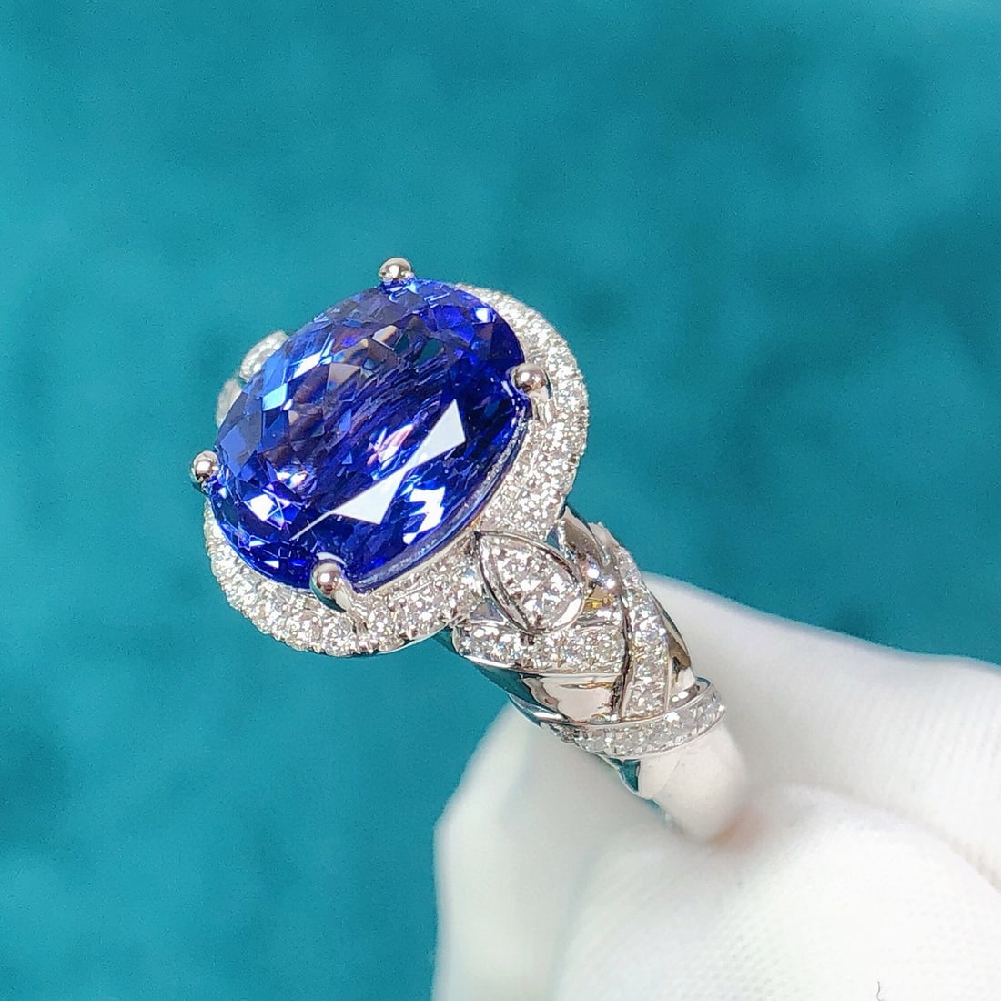 14k Gold 3.25 Ctw Natural Tanzanite & Diamond Ring - 2