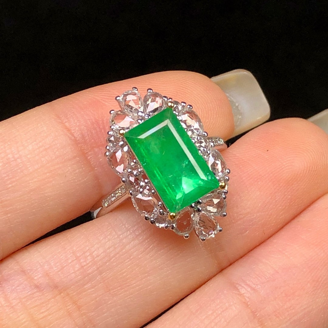 14k Gold 1.9 Ct Vivid Green Natural Emerald & Diamond Ring - 4