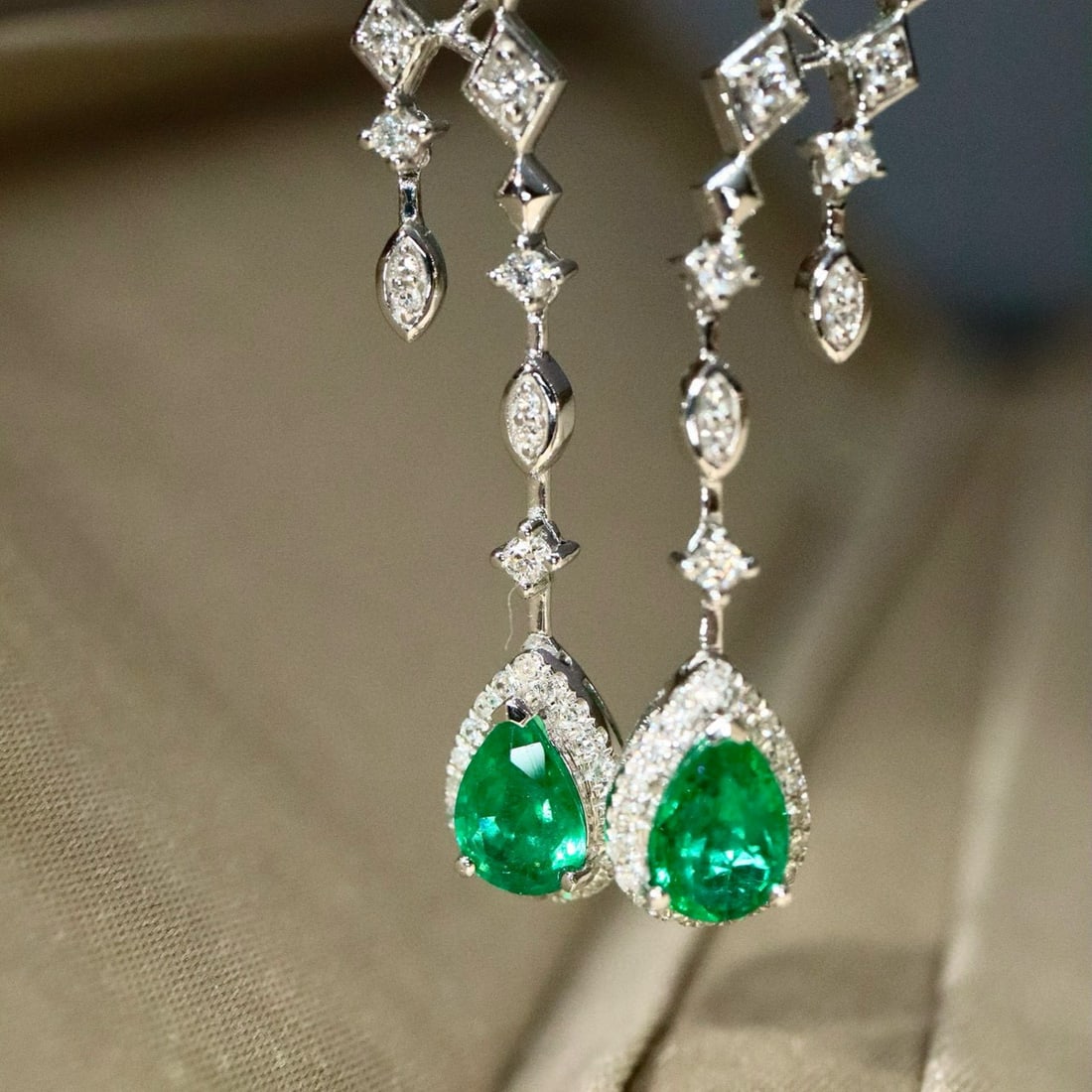 14k Gold 1.12 Ctw Vivid Green Natural Emerald & Diamond Earrings - 3