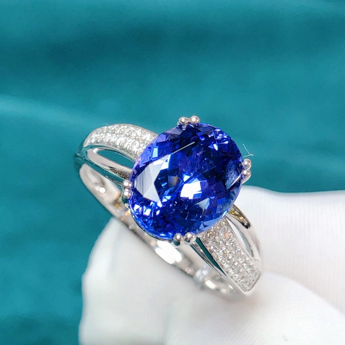 14k Gold 3.11 Ctw Natural Tanzanite & Diamond Ring: Ref:230954314 // gold content:14k gold // ring size:7. 25us // // main gemstone:tanzanite // shape:oval // carat weight:2. 98ct // color:blue // treatment:natural // // adjacent gemstone 2 : diamond /