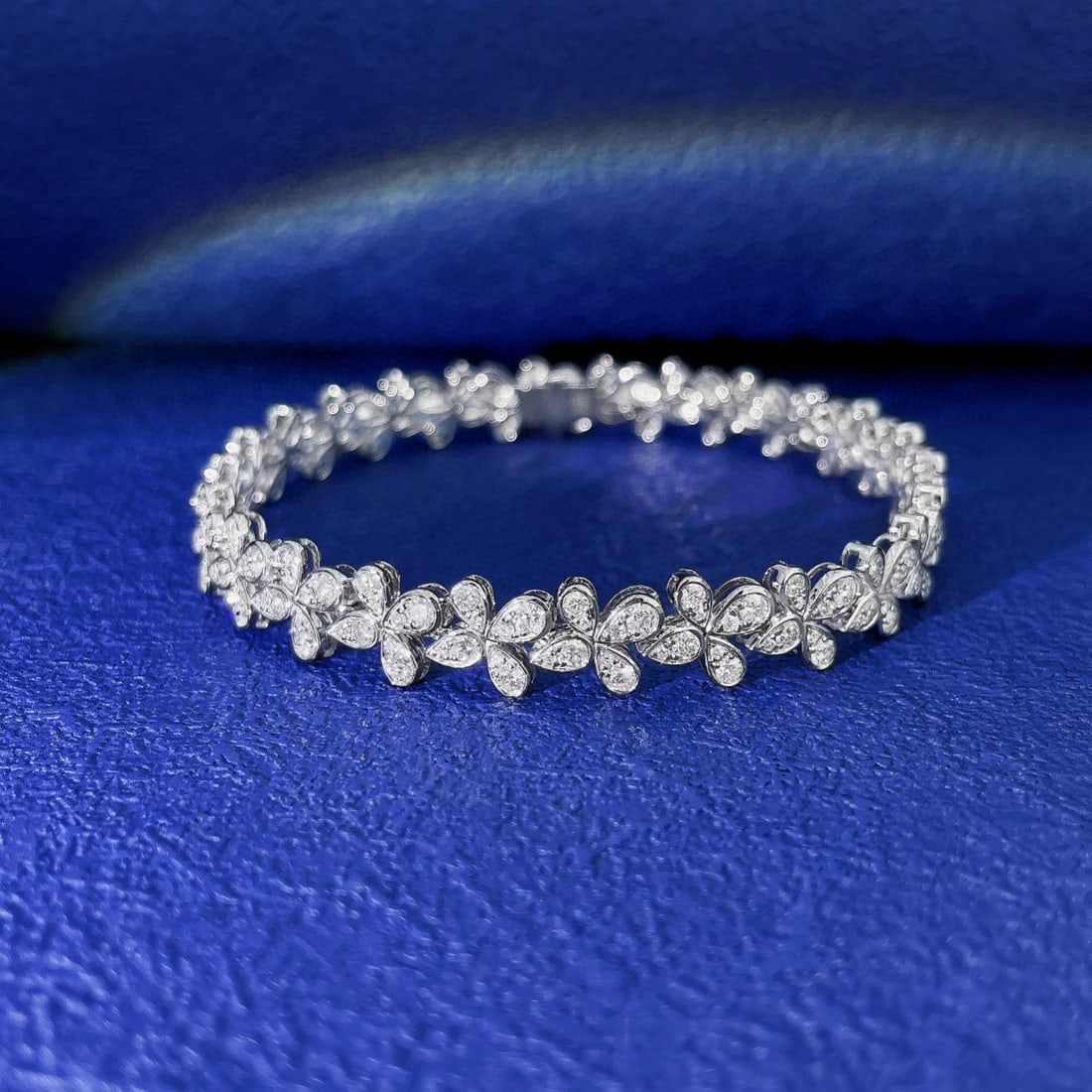 14k Gold 3.16 Ct Natural H Diamond Bracelet: Ref:230954315 // gold content:14k gold // main gemstone:diamond // shape:round // carat weight:3. 16ct // clarity grade:vs-si // color:h // treatment:natural // cut grade:g // Condition: New Low Esti