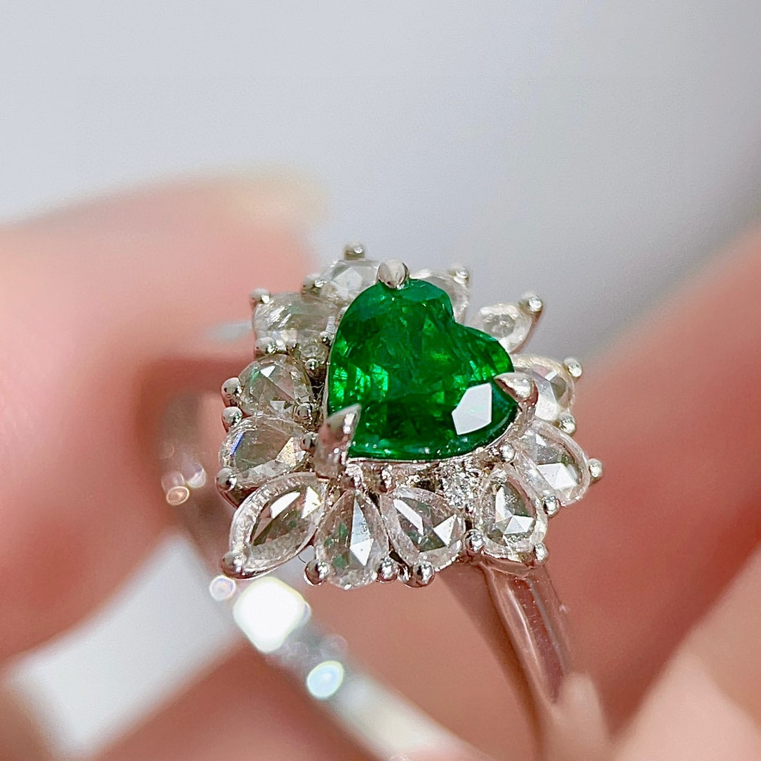 14k Gold 1.20 Ctw Vivid Green Natural Emerald & Diamond Ring - 5