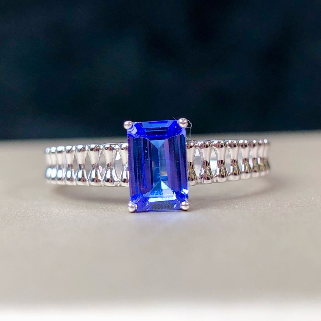 14k Gold 0.62 Ct Natural Tanzanite Ring - 4