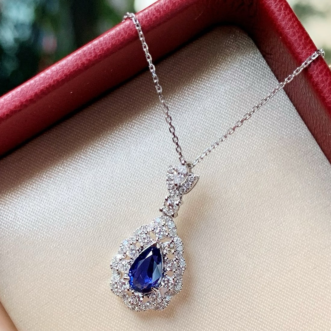 14k Gold 1.54 Ctw Natural Sapphire & Diamond Pendant( Without Chain ): Ref:230954327 // gold content:14k gold // main gemstone:sapphire // shape:pear // carat weight:1. 01ct // color:royal blue // treatment:natural // // adjacent gemstone 2 : diamond // shape:multiply //