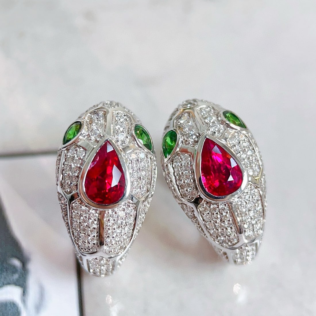 14k Gold 1.71 Ctw Natural Ruby & Diamond Earrings: Ref:230954331 // gold content:14k gold // main gemstone:ruby // shape:pear // carat weight:0. 95ct // color:pigeonblood red // treatment:natural // // adjacent gemstone 2 : diamond // shape:round