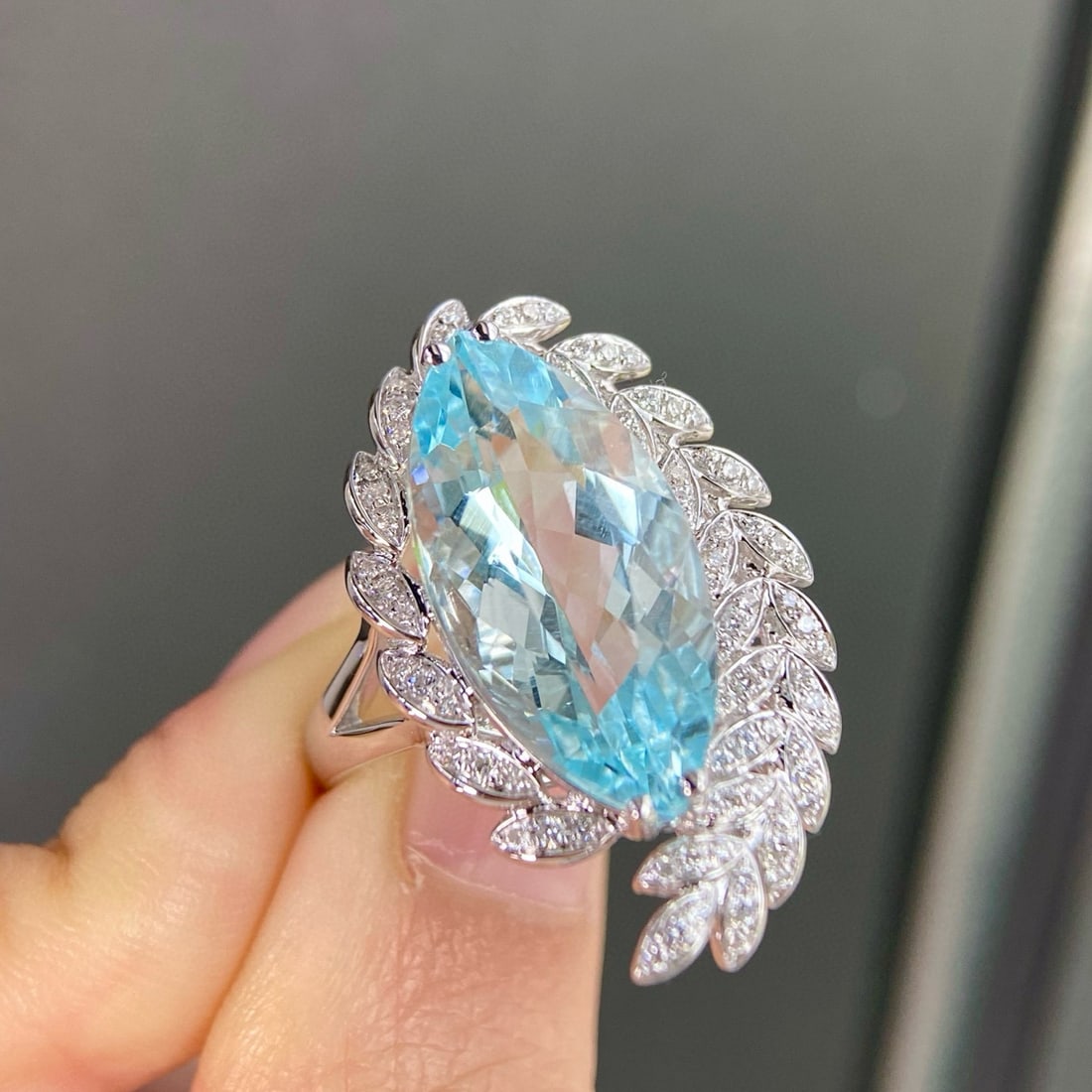 14k Gold 8.98 Ctw Natural Aquamarine & Diamond Ring - 2