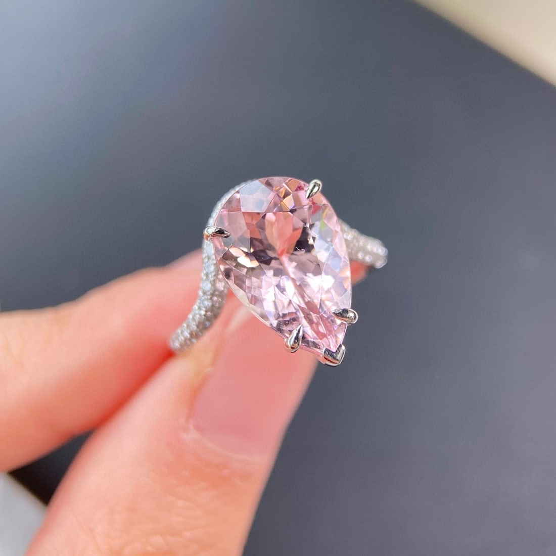 14k Gold 4.79 Ctw Natural Morganite & Diamond Ring: Ref:230954334 // gold content:14k gold // ring size:7. 25us // // main gemstone:morganite // shape:pear // carat weight:4. 36ct // color:cherry blossom color // treatment:natural // // adjacent