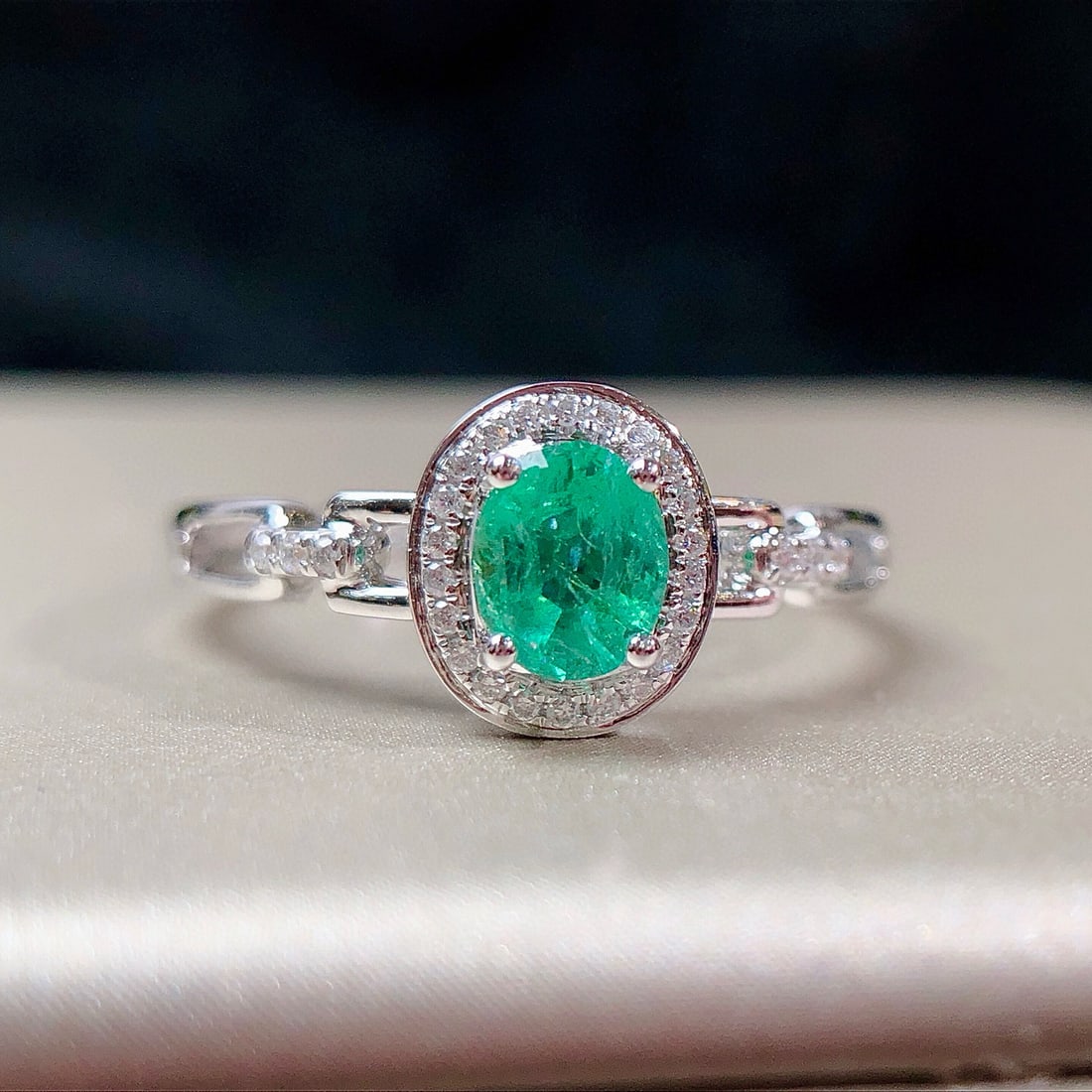 14k Gold 0.44 Ctw Natural Emerald & Diamond Ring - 6