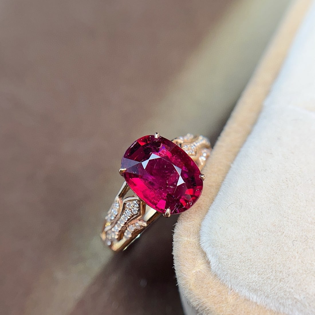 14k Gold 2.50 Ct Natural Tourmaline & Diamond Ring: Ref:230954344 // gold content:14k gold // ring size:7. 25us // // main gemstone:tourmaline // shape:oval // carat weight:2. 50ct // color:red // treatment:natural // // adjacent gemstone 2 :