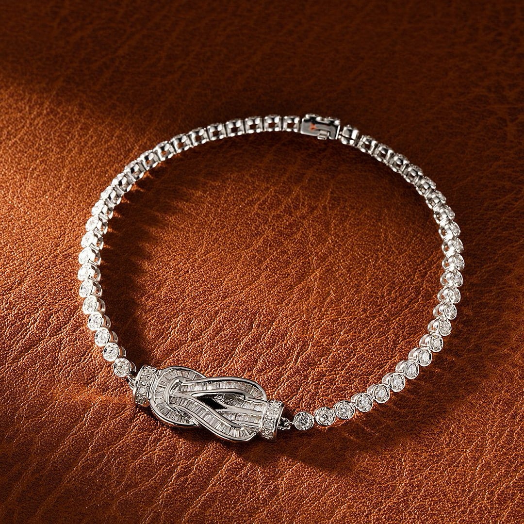 14k Gold 1.56 Ctw Natural H Diamond Bracelet: Ref:230954346 // gold content:14k gold // main gemstone:diamond // shape:baguette // carat weight:0. 40ct // clarity grade:vs-si // color:h // treatment:natural // // adjacent gemstone 2 : diamond //