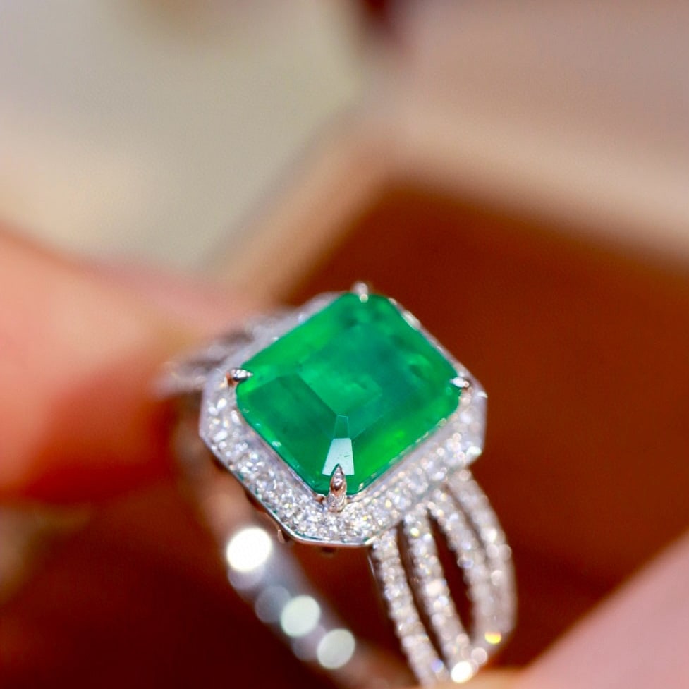 14k Gold 2.15 Ctw Natural Emerald & Diamond Ring: Ref:230954349 // gold content:14k gold // ring size:7. 25us // // main gemstone:emerald // shape:octagonal // carat weight:1. 91ct // color:green // treatment:natural // // adjacent gemstone 2 : diamo
