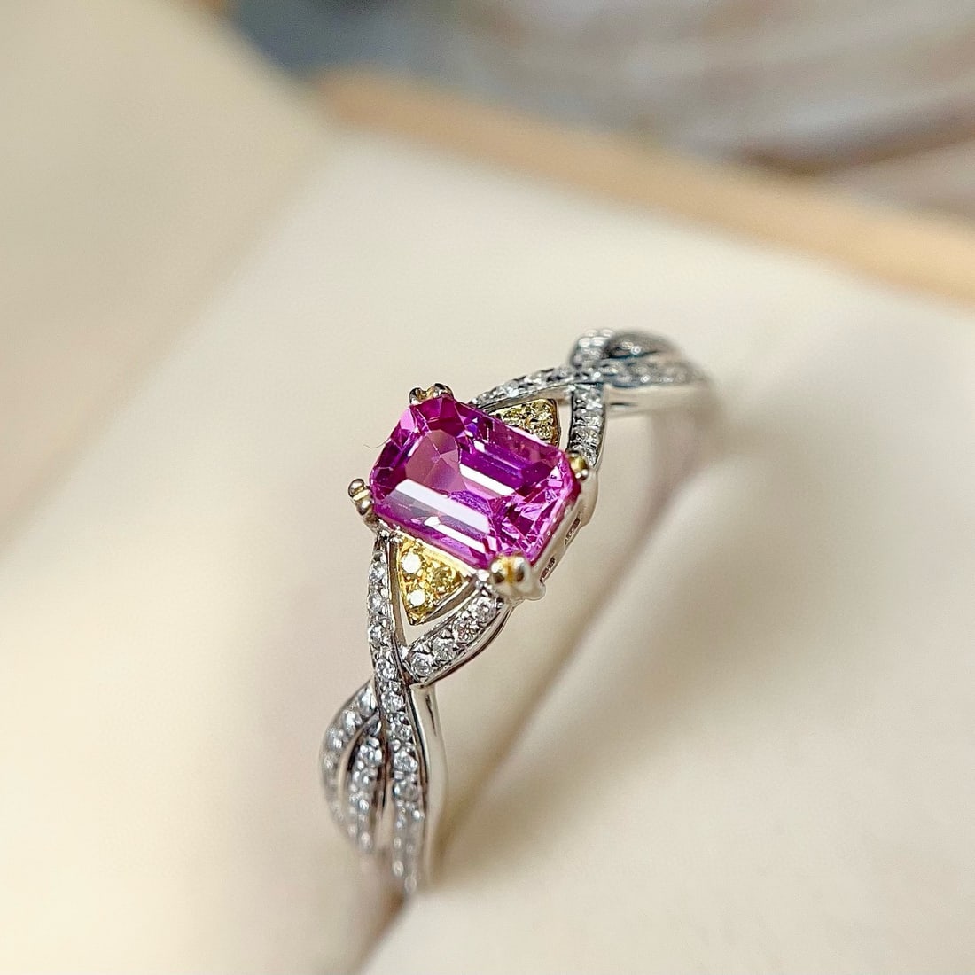 14k Gold 0.70 Ct Natural Padparadscha Sapphire & Diamond Ring: Ref:230954354 // gold content:14k gold // ring size:7. 25us // // main gemstone:padparadscha sapphire // shape:octagonal // carat weight:0. 70ct // color:orangish pink // treatment:natural // //