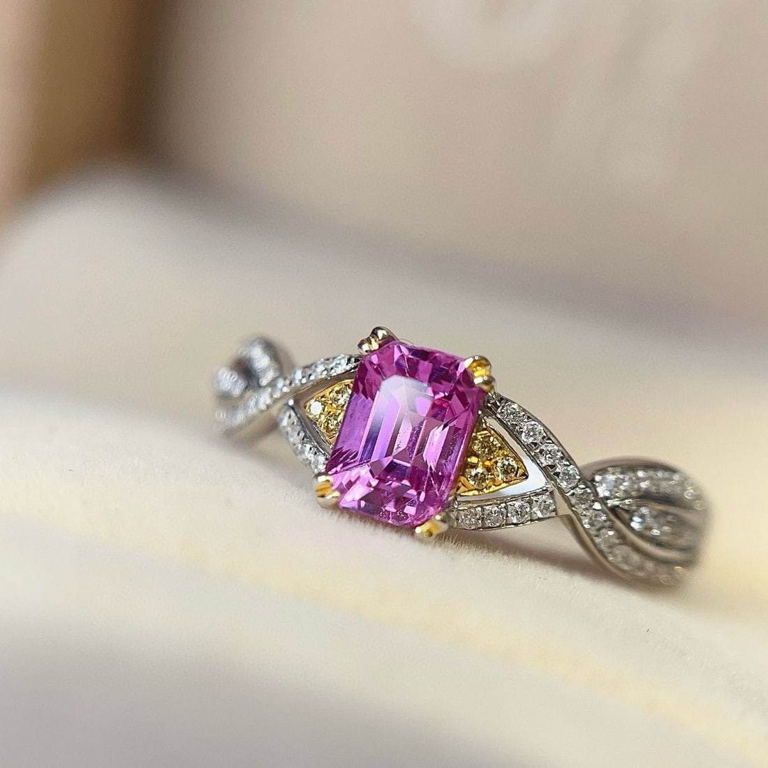 14k Gold 0.70 Ct Natural Padparadscha Sapphire & Diamond Ring - 3