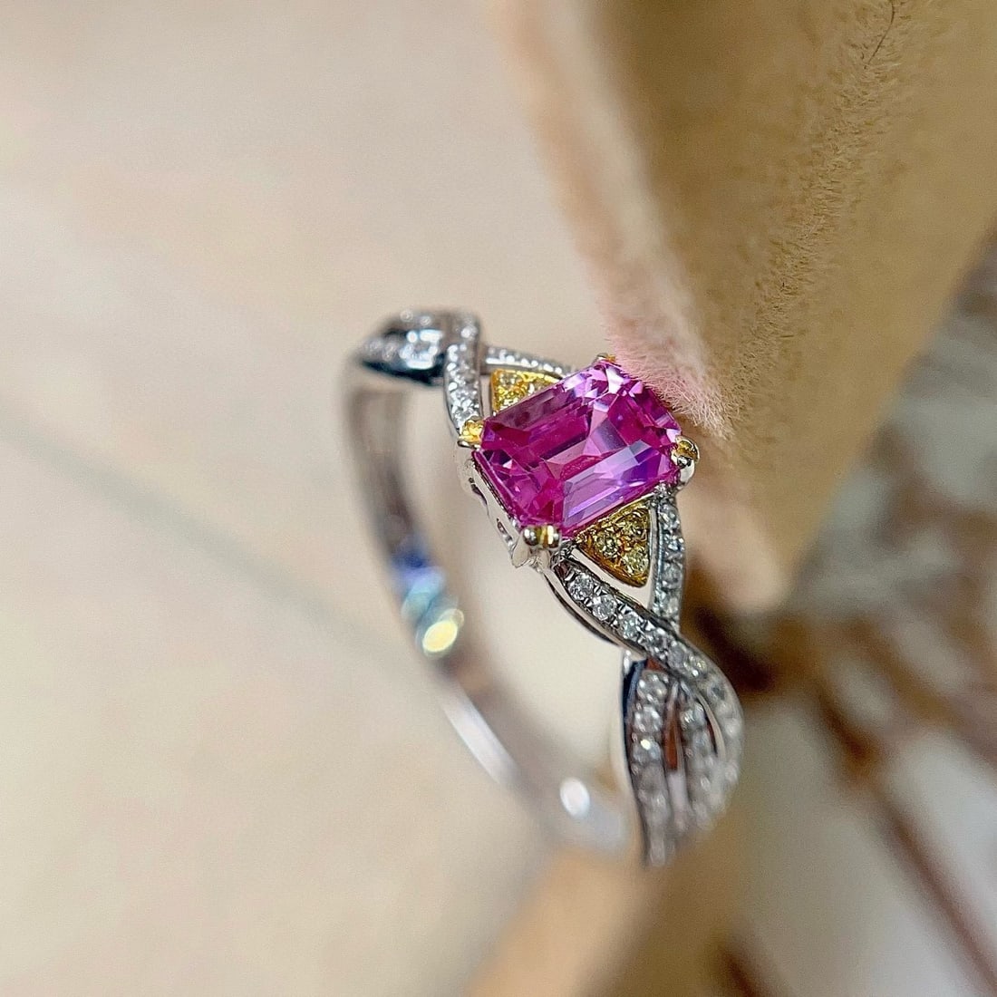 14k Gold 0.70 Ct Natural Padparadscha Sapphire & Diamond Ring - 5