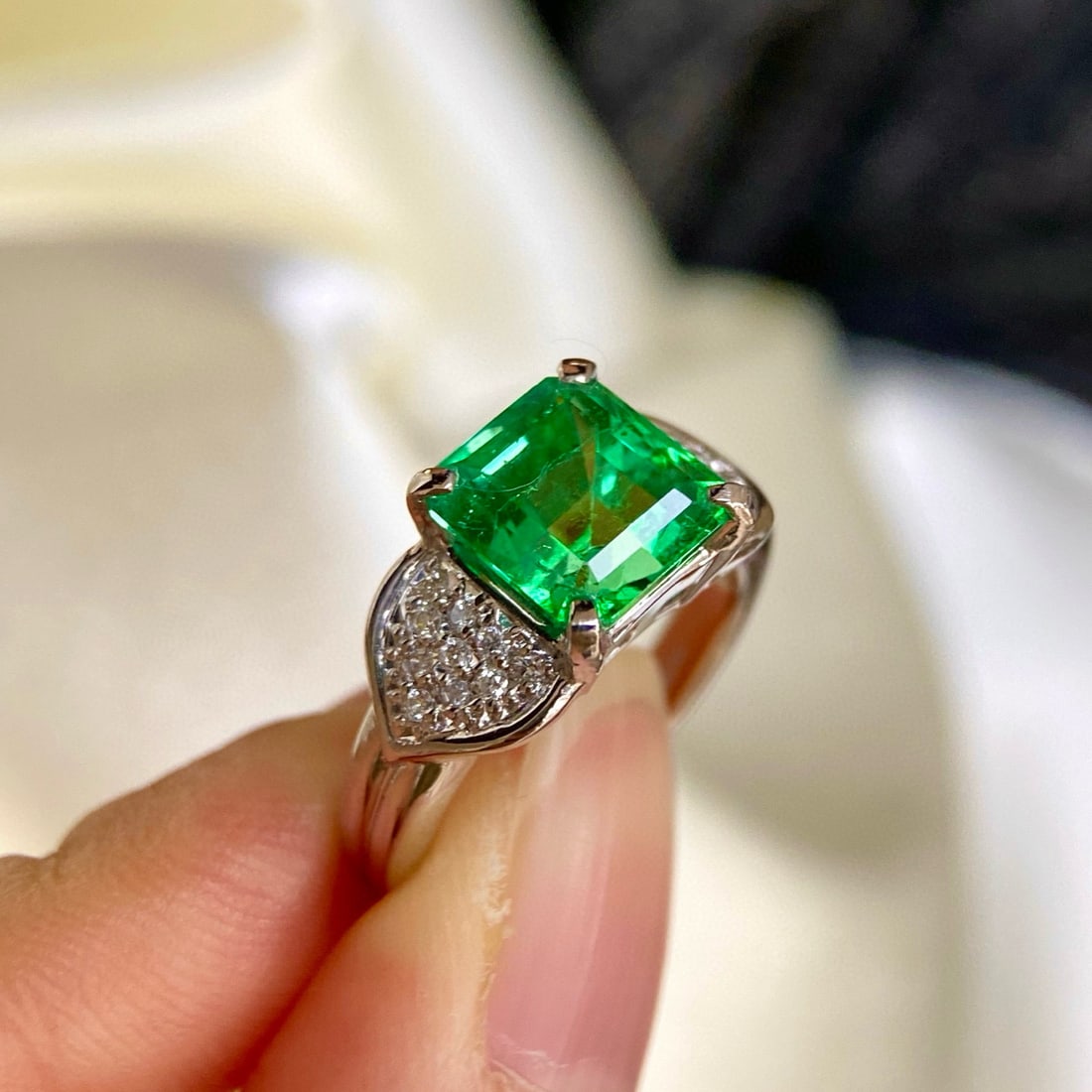 14k Gold 2.94 Ctw Natural Emerald & Diamond Ring - 2