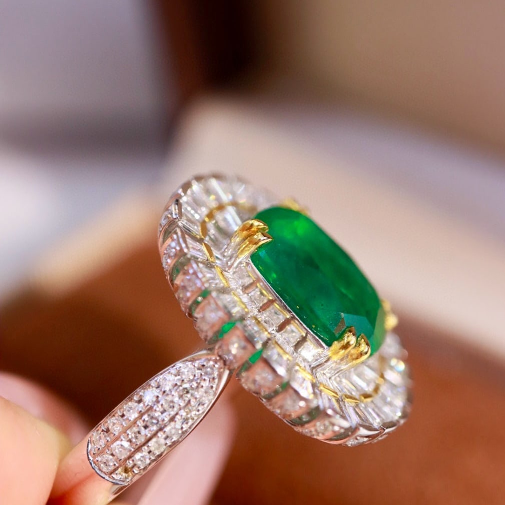 14k Gold 5.96 Ctw Vivid Green Natural Emerald & Diamond Ring - 3