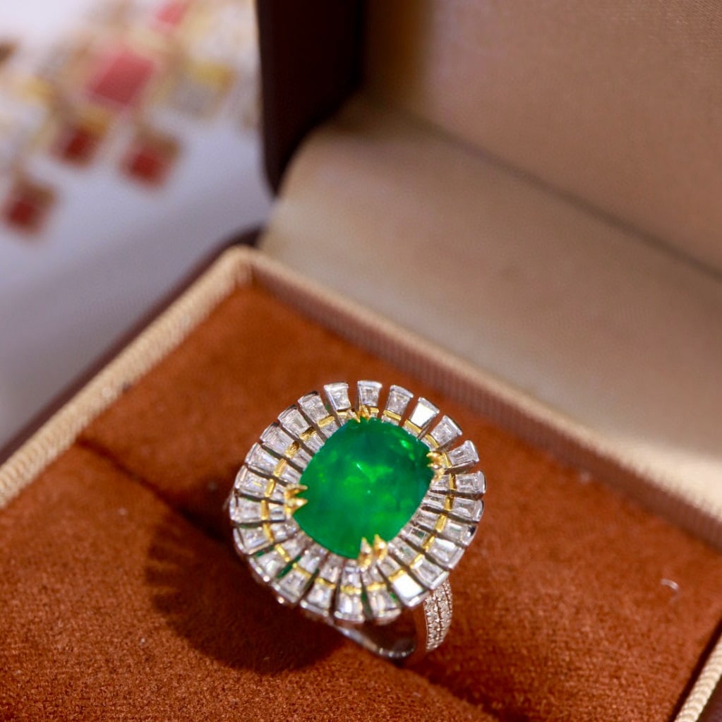 14k Gold 5.96 Ctw Vivid Green Natural Emerald & Diamond Ring - 7