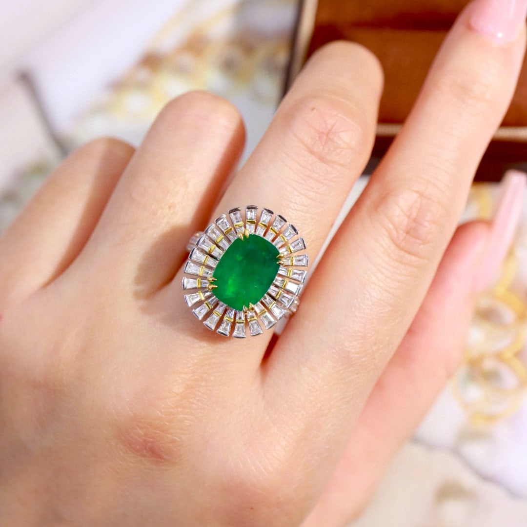 14k Gold 5.96 Ctw Vivid Green Natural Emerald & Diamond Ring - 8